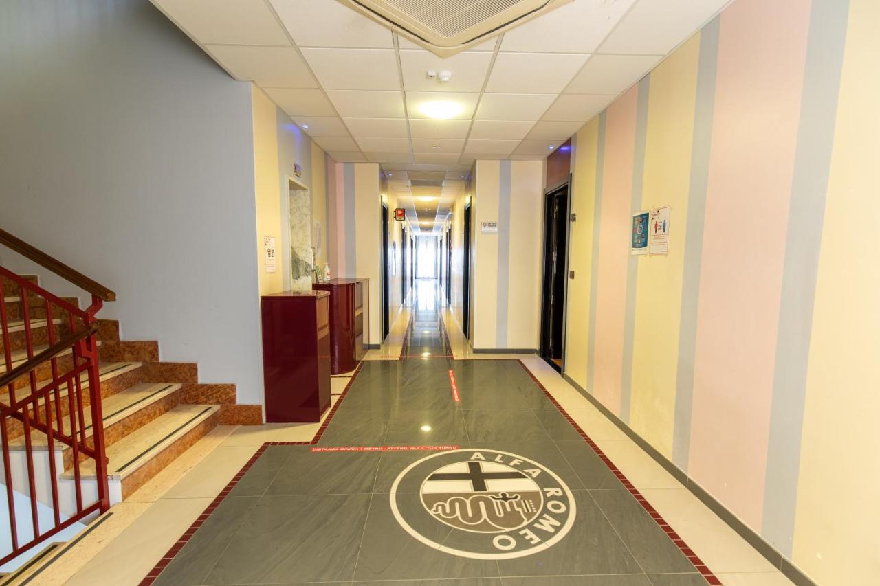 Xxv Aprile Casa Per Ferie Ξενοδοχείο Αλμπένγκα Εξωτερικό φωτογραφία