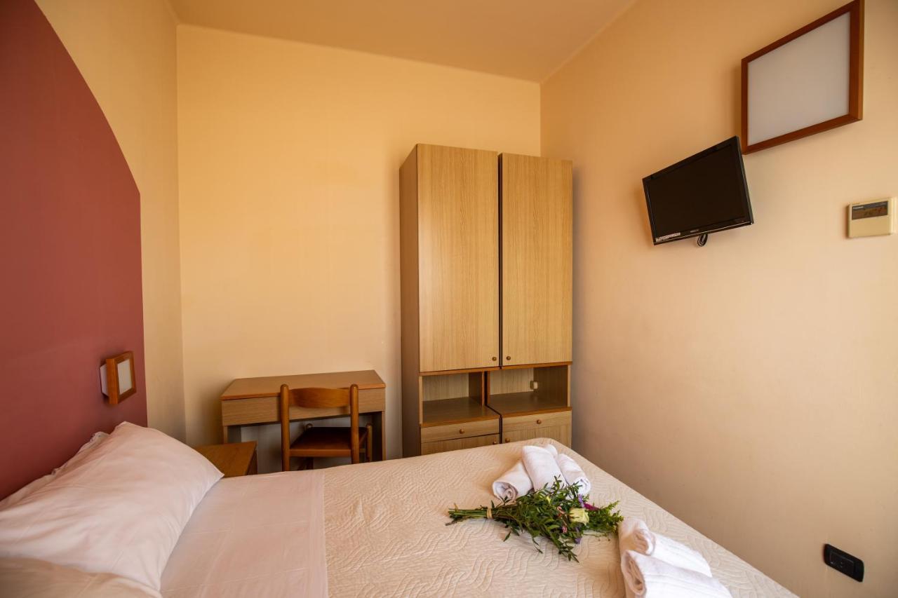 Xxv Aprile Casa Per Ferie Ξενοδοχείο Αλμπένγκα Εξωτερικό φωτογραφία