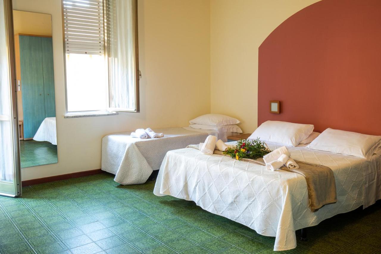 Xxv Aprile Casa Per Ferie Ξενοδοχείο Αλμπένγκα Εξωτερικό φωτογραφία