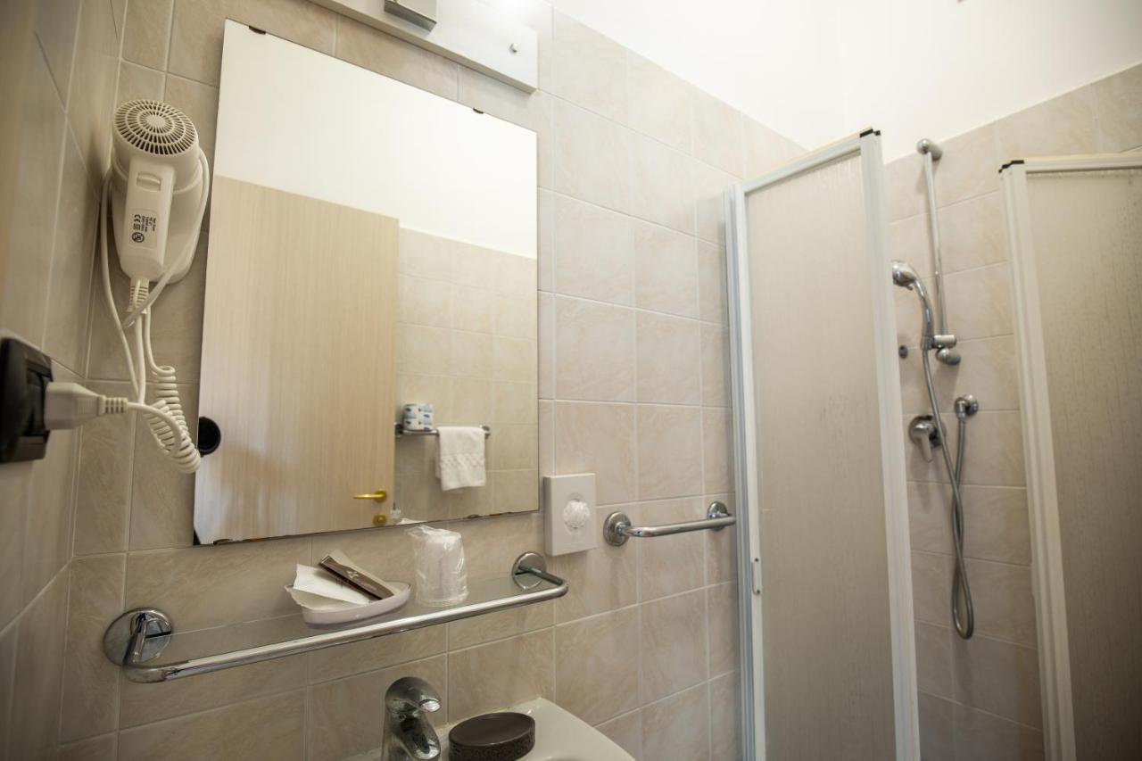 Xxv Aprile Casa Per Ferie Ξενοδοχείο Αλμπένγκα Εξωτερικό φωτογραφία